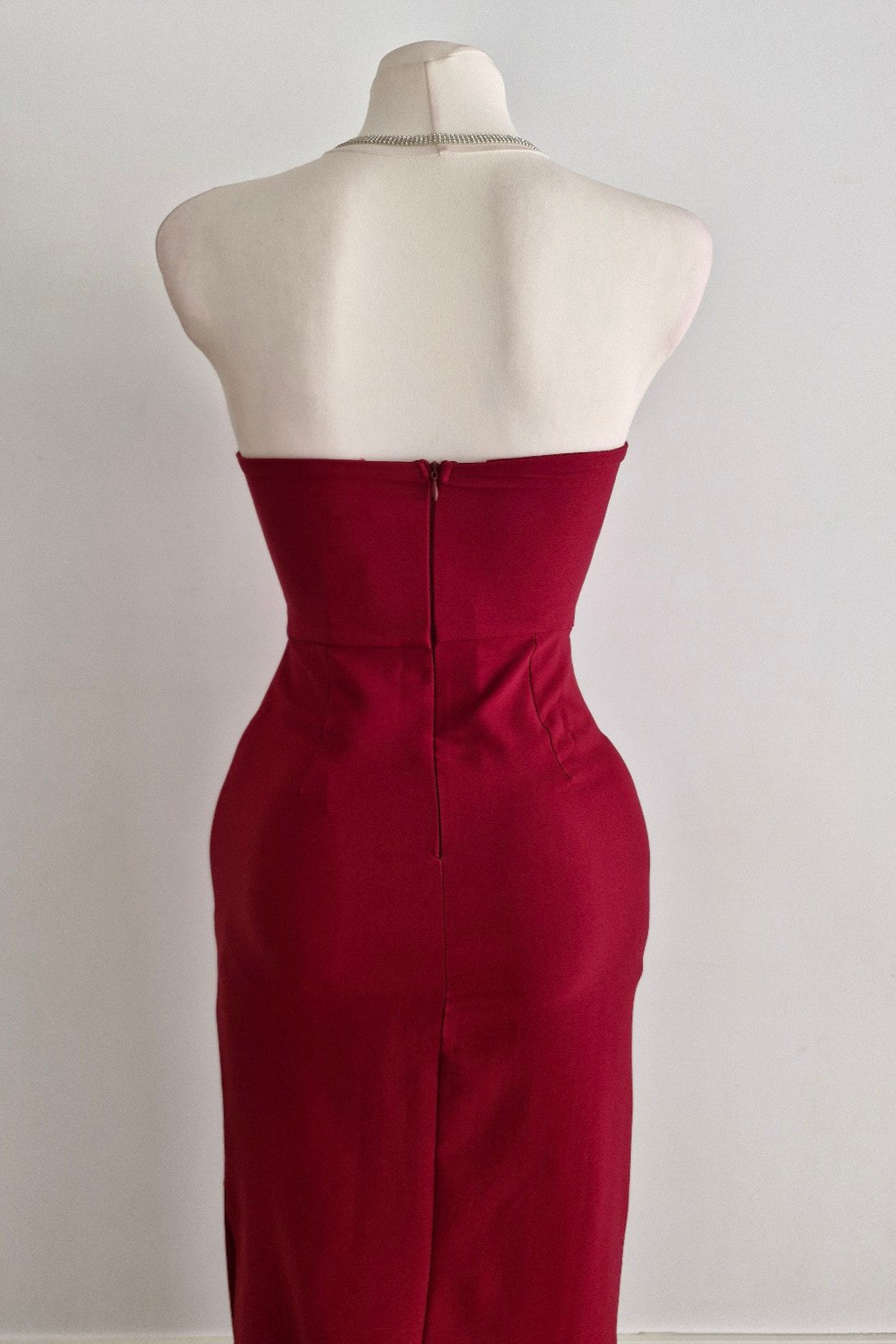 Burgundy party dress with a sweetheart neckline