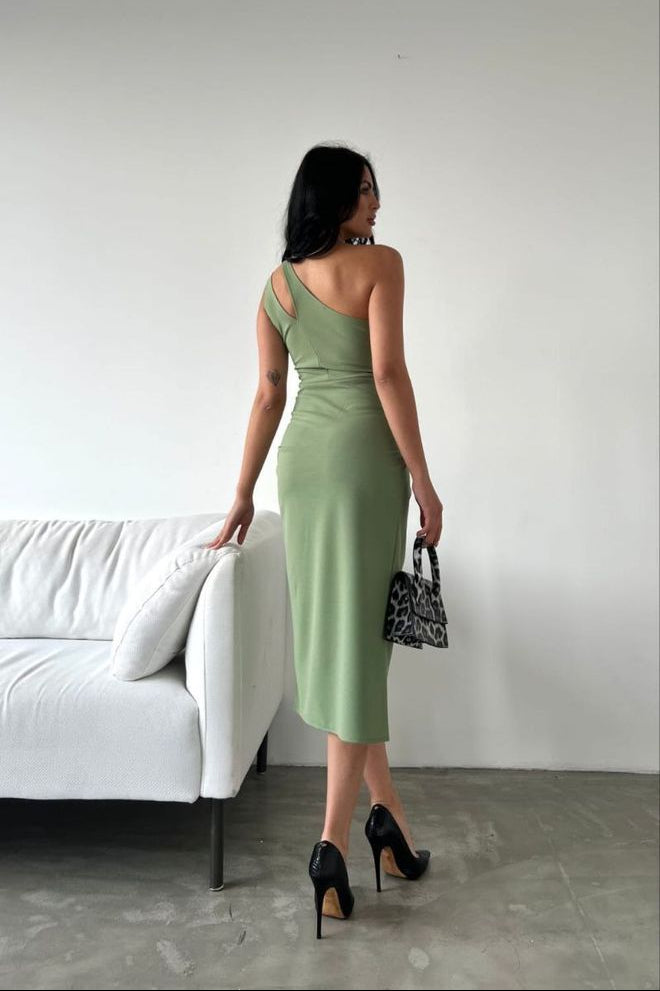Asymmetrical green midi dress with shoulder slit