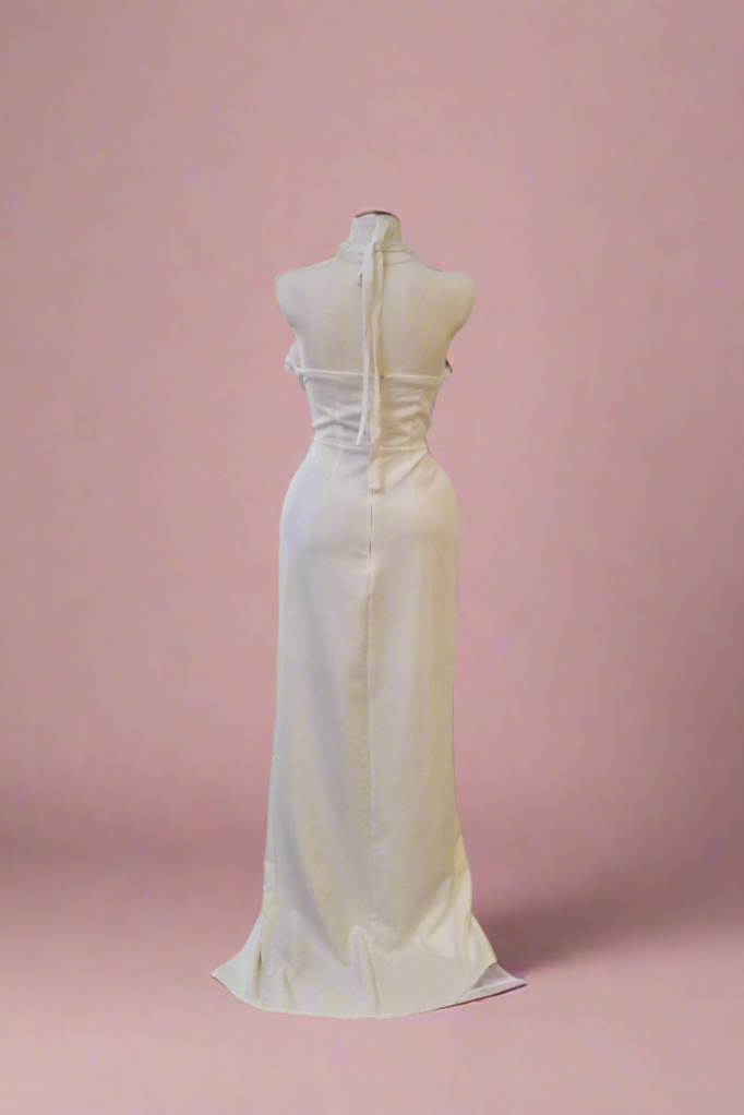 Elegant wedding dress with halter neck and slit