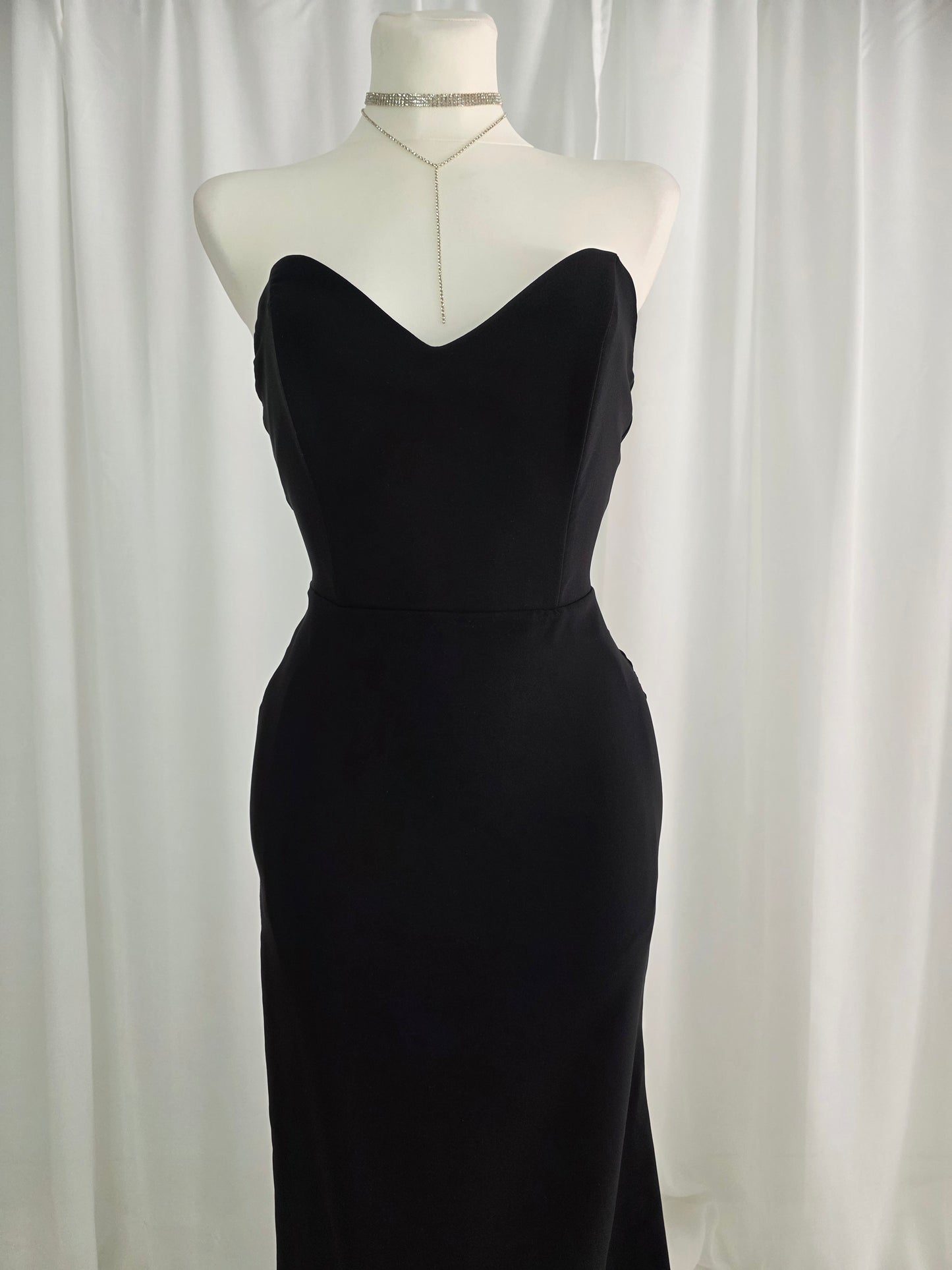Burgundy party dress with a sweetheart neckline
