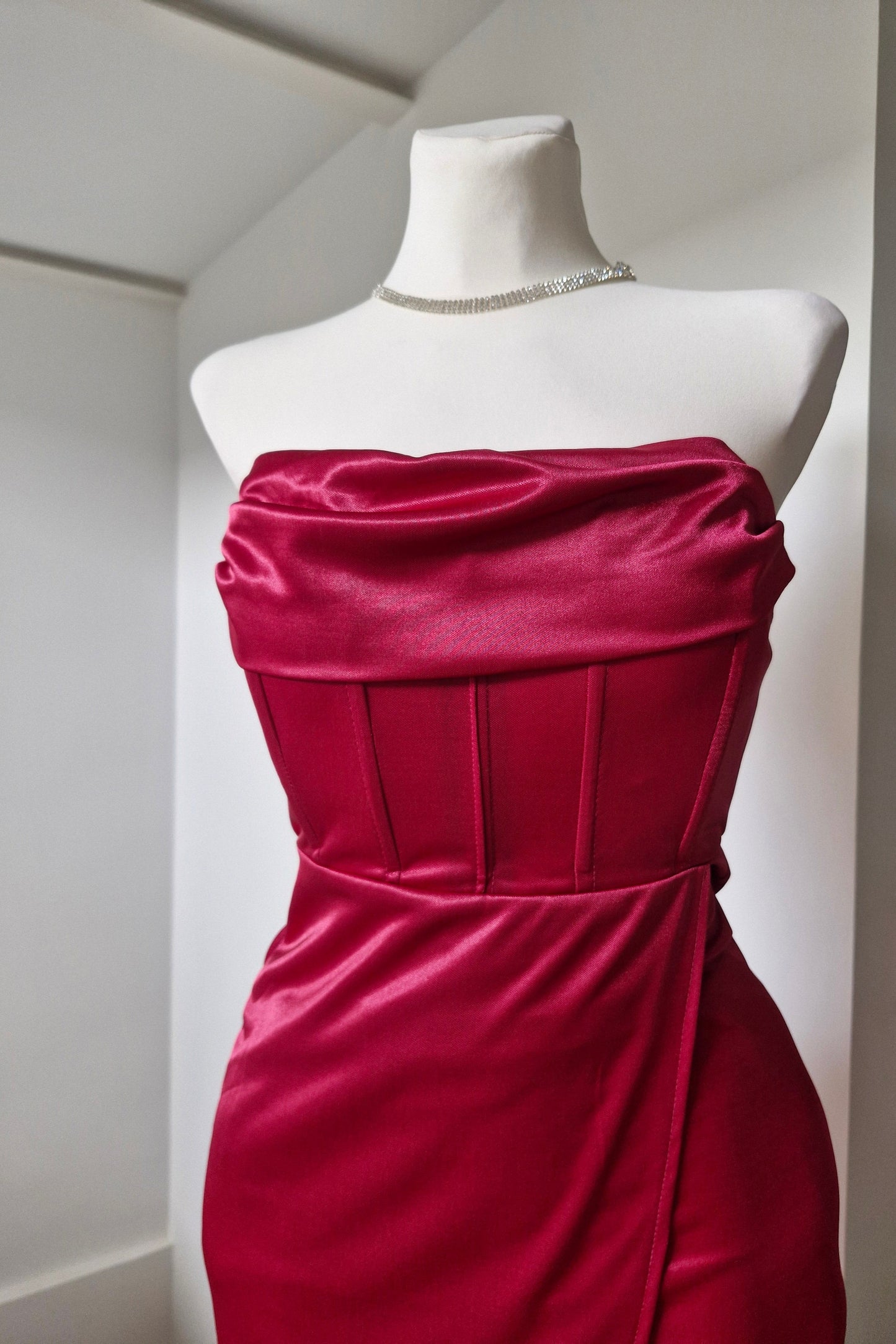Long strapless fuchsia party dress