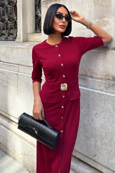 Vestido burdeos midi abotonado con detalles dorados