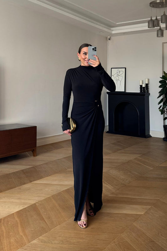 Vestido negro de fiesta largo ajustado con fruncido