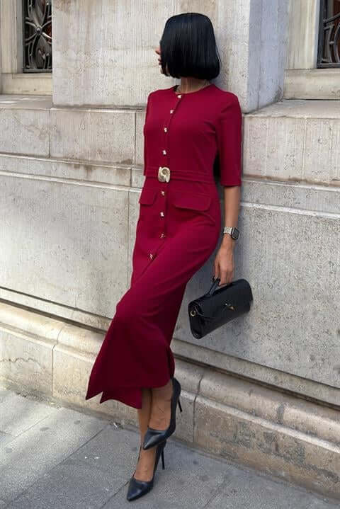 Vestido burdeos midi abotonado con detalles dorados