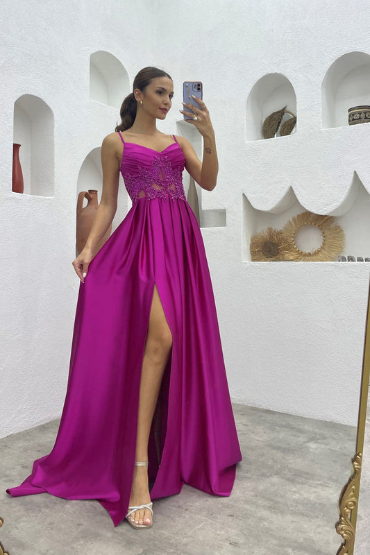 Vestido largo fucsia de noche satinado con falda fluída